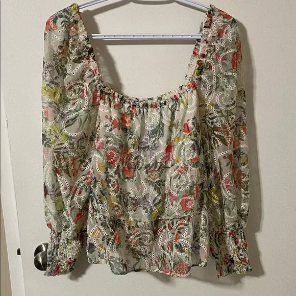 Alice + Olivia Rowa Floral Eyelet Top Size Medium - Picture 3 of 8